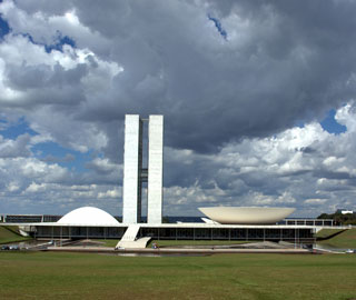 Conheça os parlamentares e financiadores de campanhas que devem bilhões à União